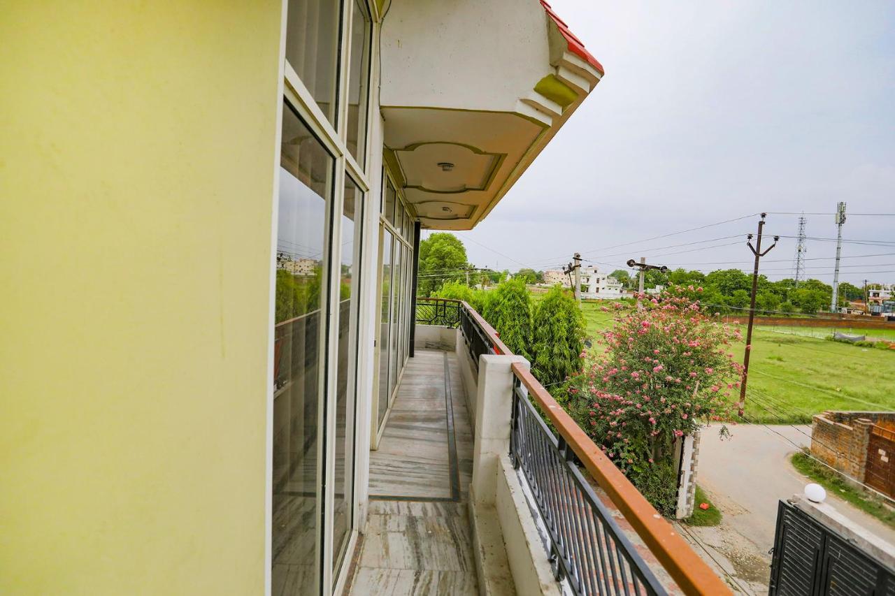 Fabhotel Kriti Green Varanasi Exterior photo